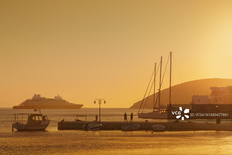 阿莫尔戈斯卡塔波拉港口的日落图片素材