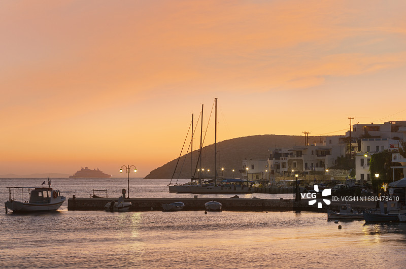 阿莫尔戈斯卡塔波拉港口的日落图片素材