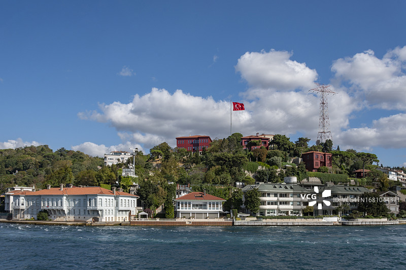 土耳其伊斯坦布尔于斯屈达尔区坎迪利社区水滨风光图片素材