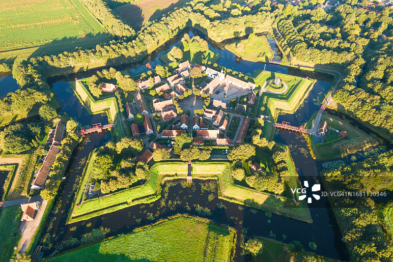 修复完整的运河防御古城航拍照片图片素材