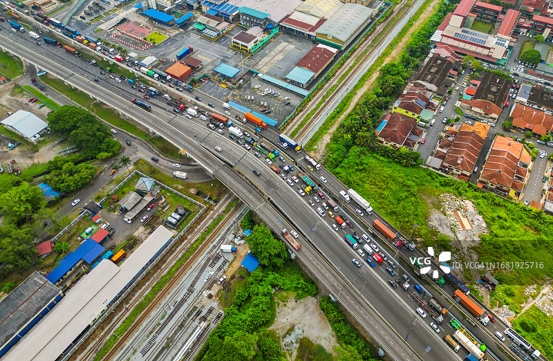 道路交叉口高峰时段交通航拍图片素材