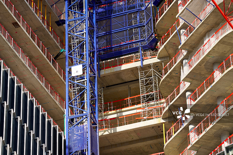 建筑工地上的起重机图片素材