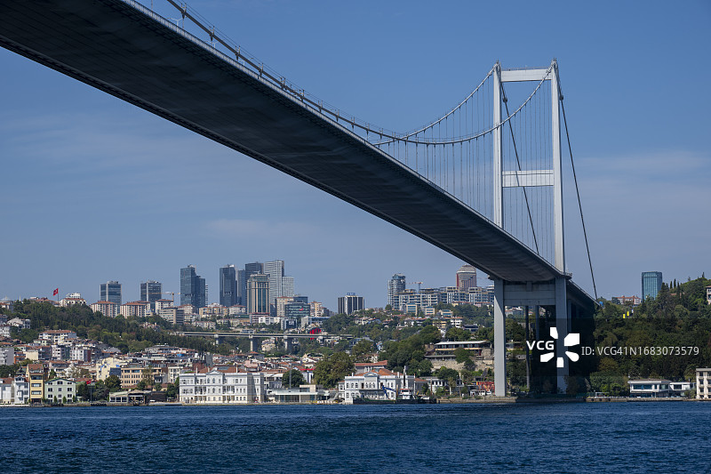 伊斯坦布尔博斯普鲁斯海峡大桥图片素材