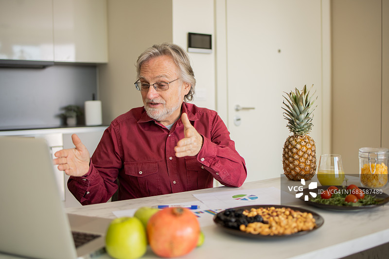 营养师为顾客制定膳食计划图片素材