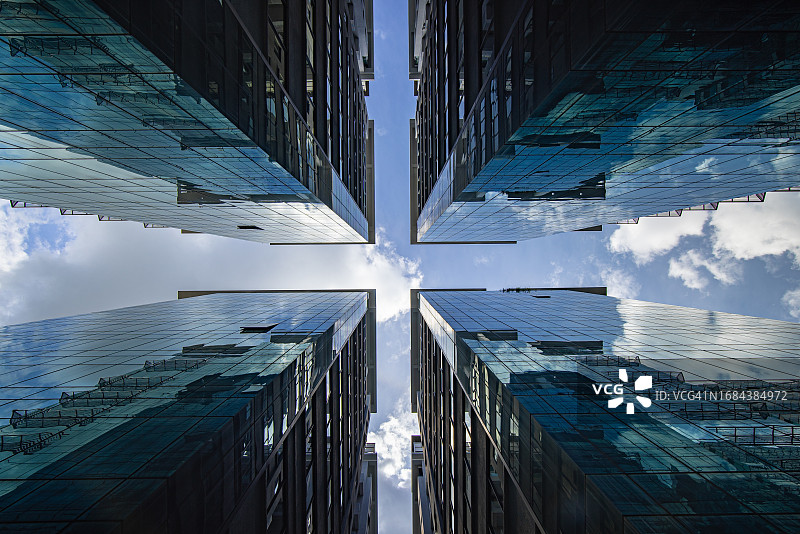 办公楼的低角度图像图片素材