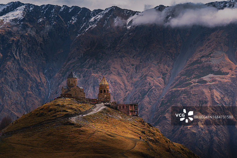 秋季格鲁吉亚的格尔盖蒂圣三一教堂图片素材