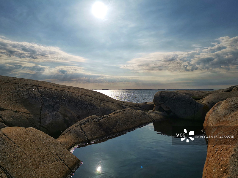 从岛上欣赏大海的美丽景色图片素材