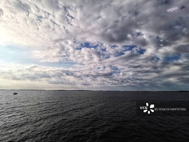 从岛上欣赏大海的美丽景色图片素材