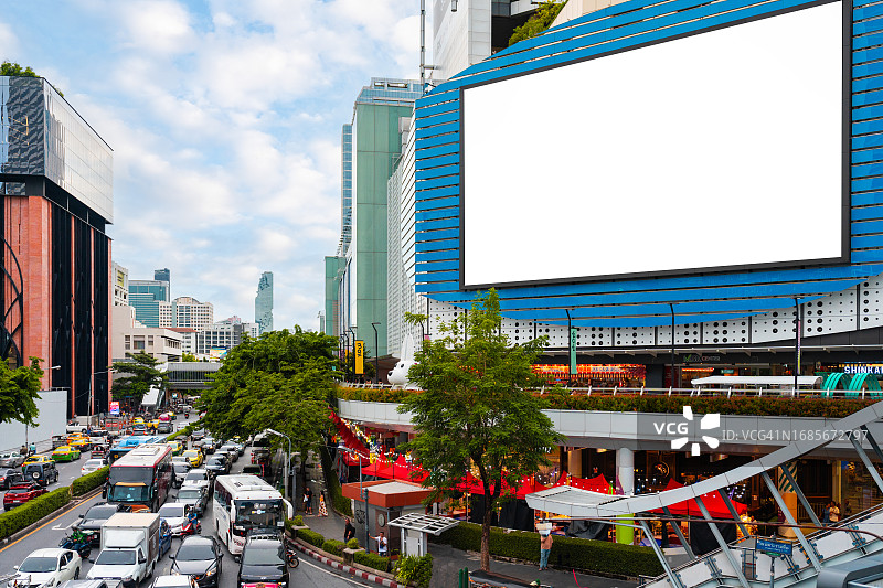 建筑物上的空白广告牌，可用于您的广告图片素材