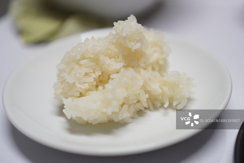 白色盘子里的糯米图片素材