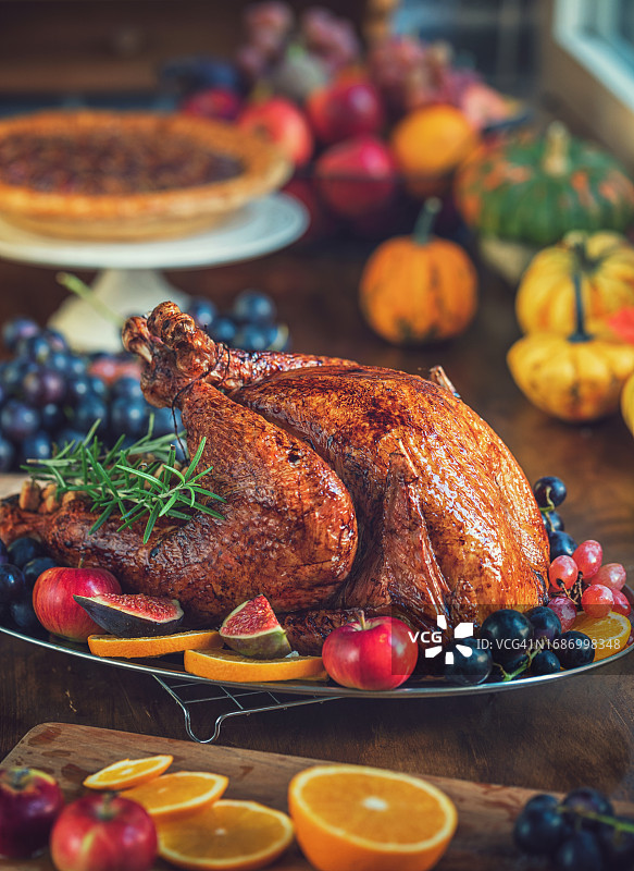感恩节传统烤火鸡图片素材