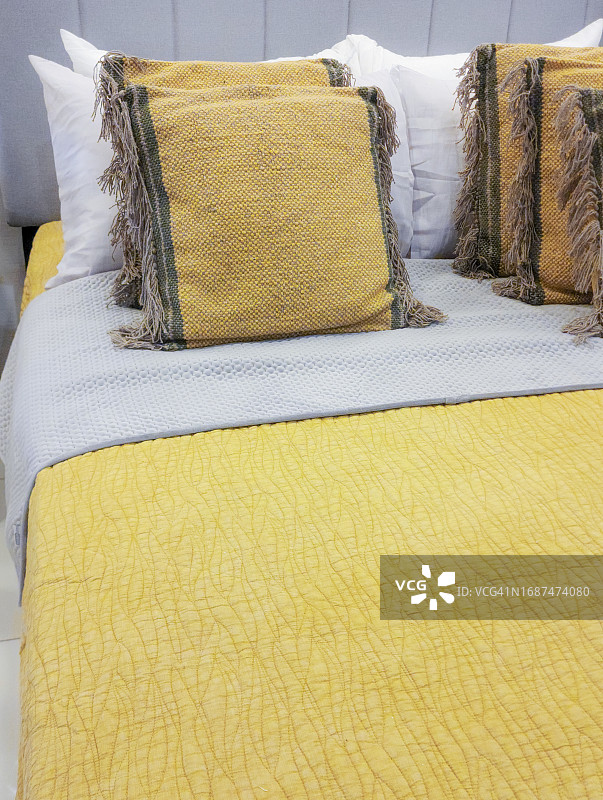 床和枕头特写，卧室细节图片素材