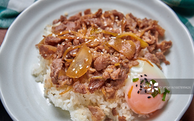 米饭配自制猪肉炒鸡蛋图片素材