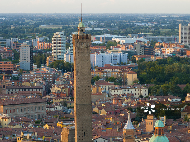意大利博洛尼亚城市日落天际线图片素材