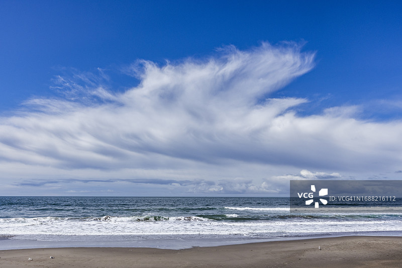 斯廷森海滩的壮丽云层图片素材