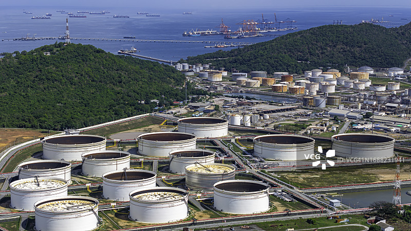 港口工业区的储罐图片素材