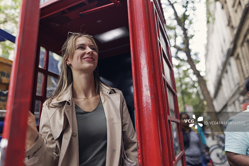 在英国伦敦观光的少女图片素材
