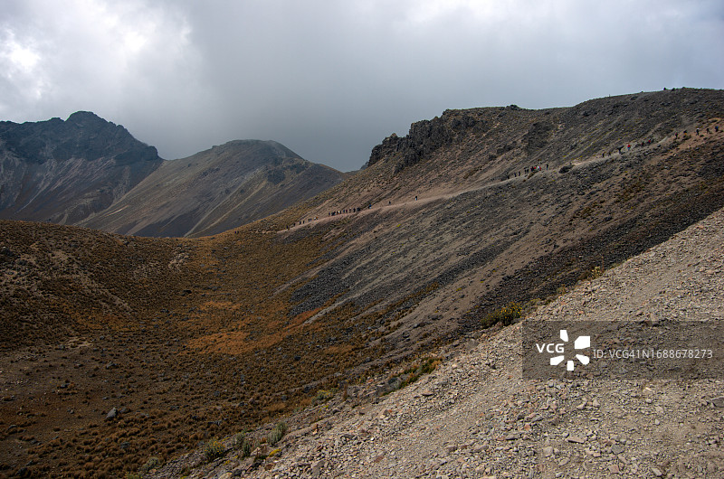 墨西哥托卢卡内瓦多火山（Xinantecatl）的火山口图片素材