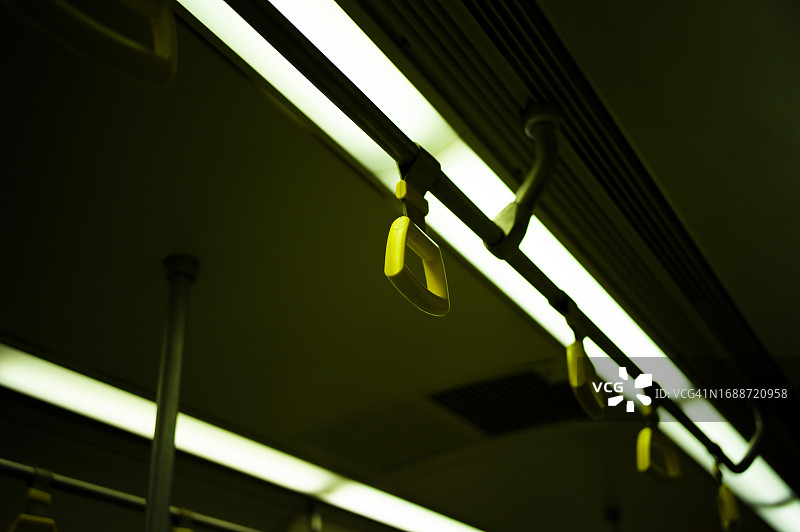 公共交通工具上的扶手图片素材