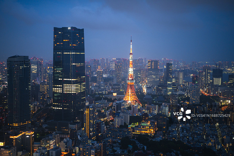东京夜间城市天际线图片素材