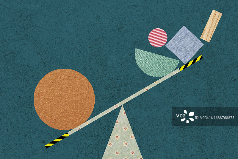 跷跷板上的几何形状图片素材