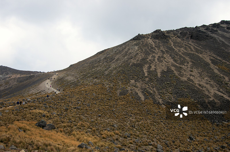 墨西哥托卢卡内瓦多火山（Xinantecatl）的火山口图片素材