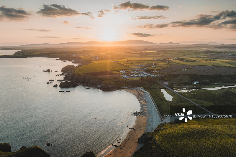 爱尔兰沃特福德安内斯敦海滩日落图片素材