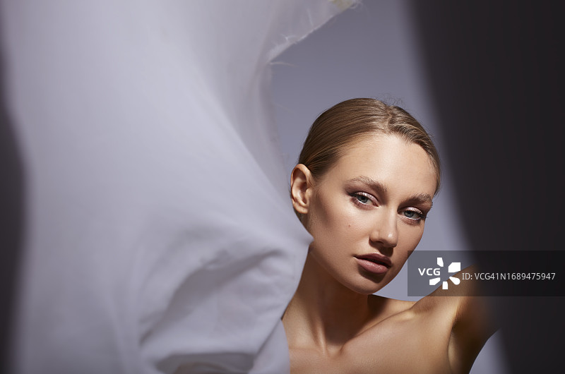 非常美丽的年轻女子肖像图片素材