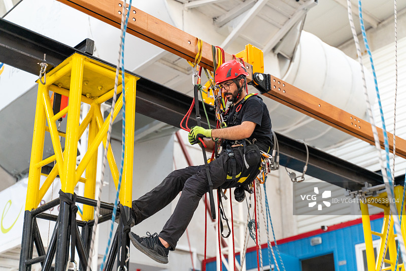 绳索技术员正在工作图片素材