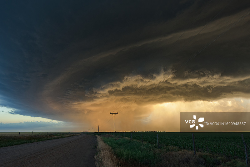 母舰超级单体雷暴，堪萨斯州，美国图片素材
