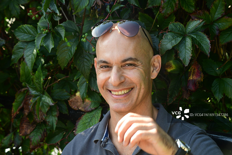 英俊的希腊男人肖像图片素材