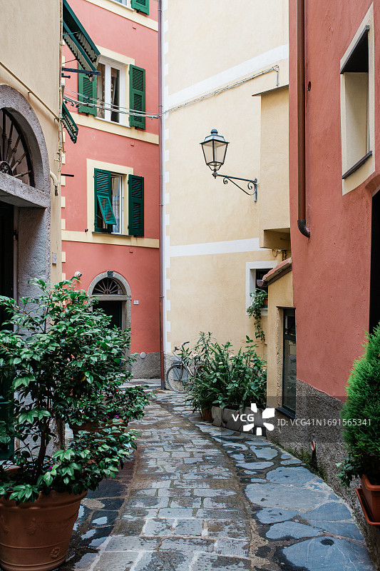 意大利蒙特罗索的彩色街道图片素材