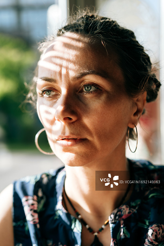 脏辫女性肖像图片素材