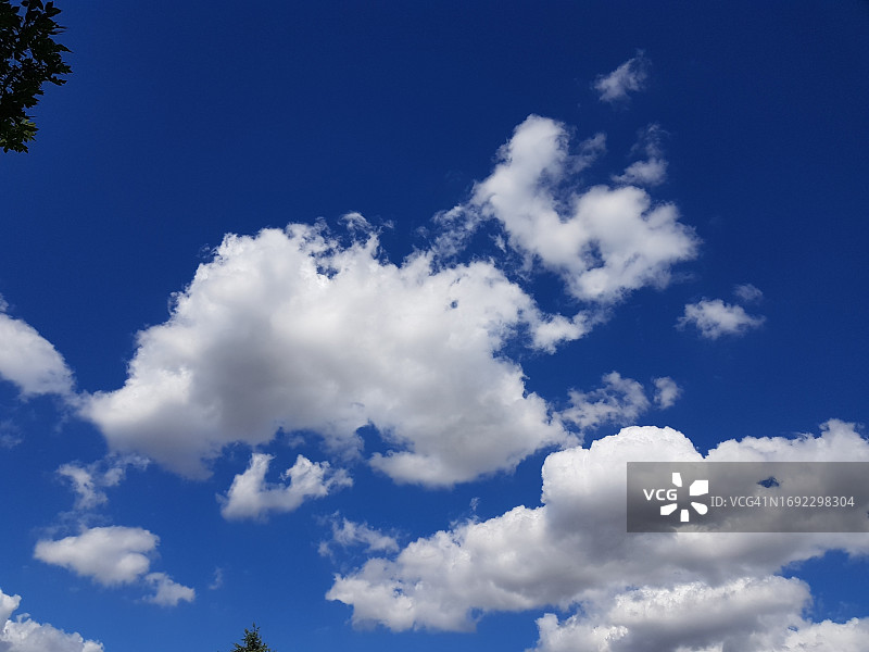 天空中的大型积云，结构“蓬松”或“像棉花糖”图片素材