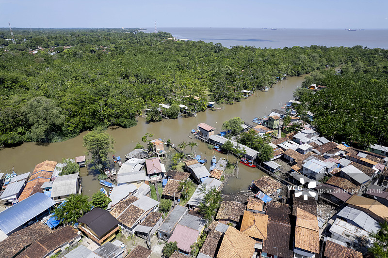 巴西亚马逊地区的渔村图片素材