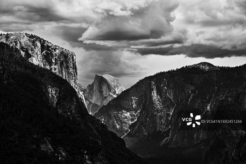 美国加利福尼亚州优胜美地国家公园隧道观景点图片素材