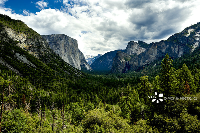 美国加利福尼亚州优胜美地国家公园隧道观景点图片素材