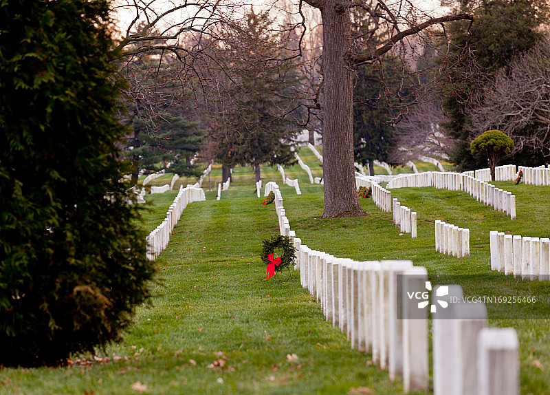 阿灵顿公墓的圣诞花圈图片素材