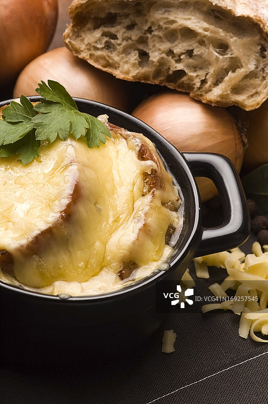 含食材的法式洋葱汤图片素材