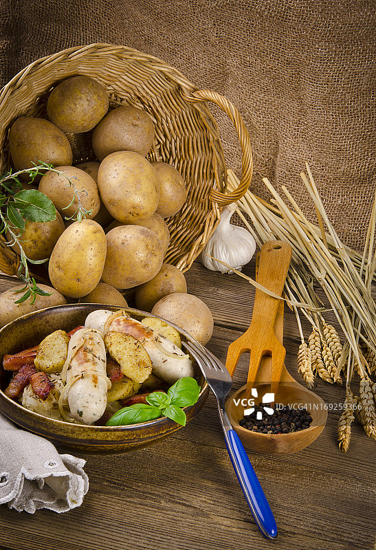 西里西亚熏猪肉酸菜土豆饺子图片素材