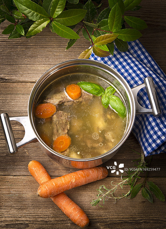 锅中的肉汤图片素材