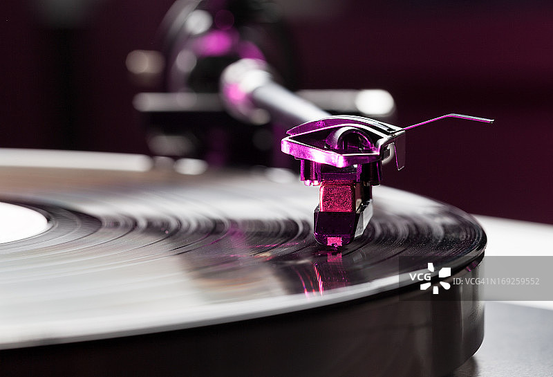黑胶模拟唱片播放器唱头和LP图片素材