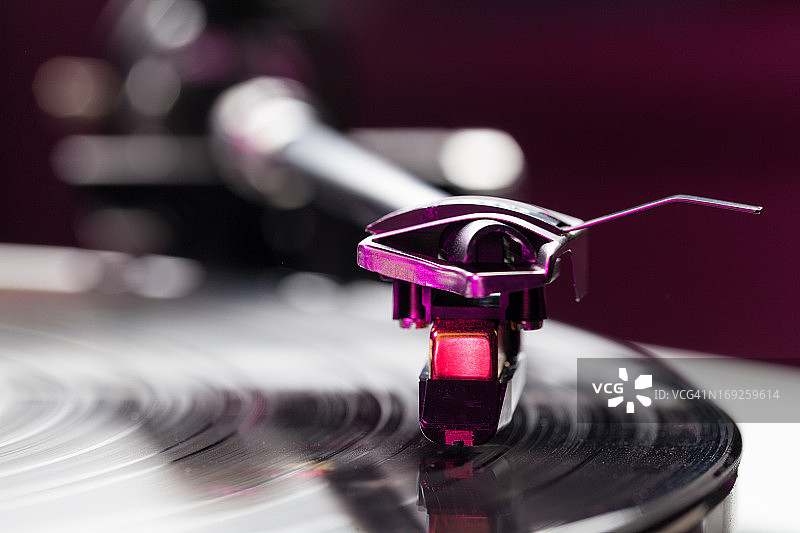 黑胶模拟唱片播放器唱头和LP图片素材