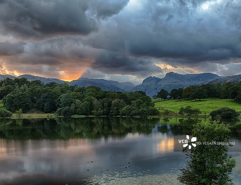 湖区洛里格潭日落图片素材