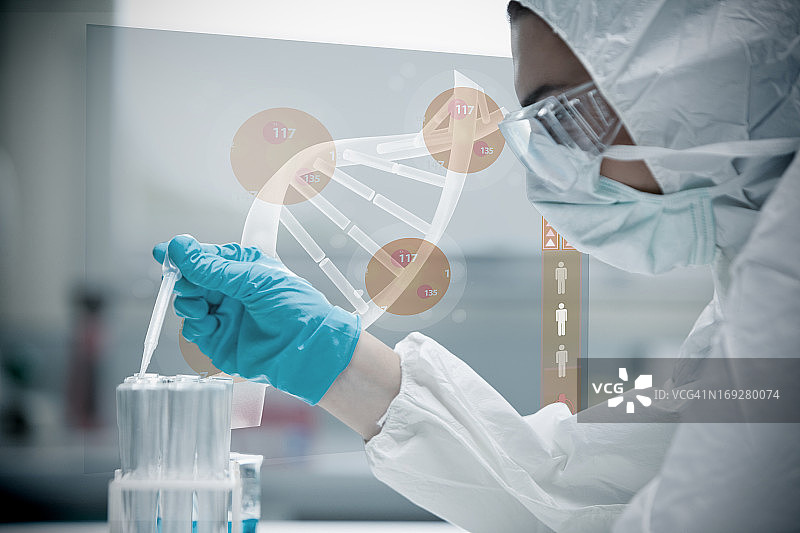 化学家将液体倒入试管图片素材