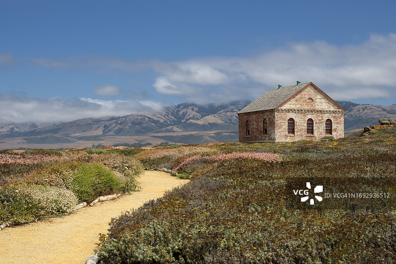 白石灯塔的雾号建筑图片素材