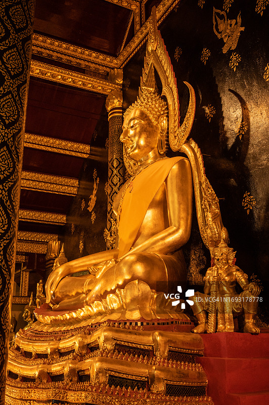 泰国彭世洛府著名成功佛像图片素材