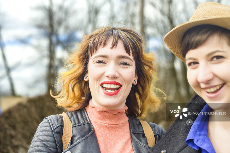 同事在户外合影图片素材