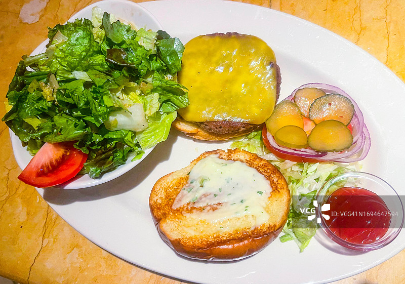 纯素汉堡和奶酪图片素材