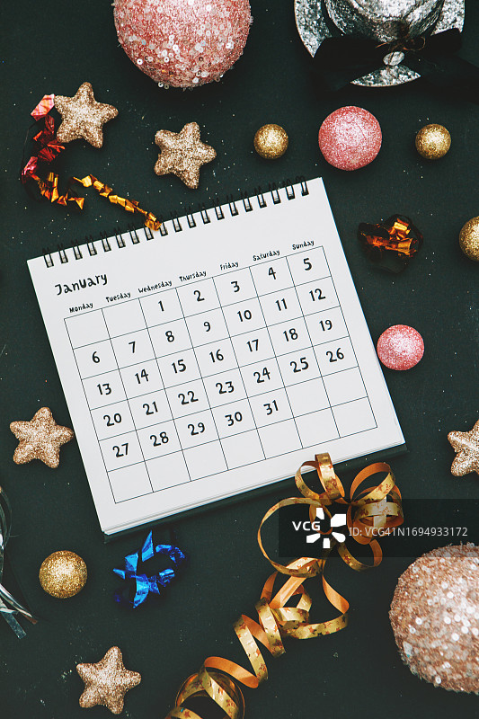 带有圣诞元素的2023年日历图片素材